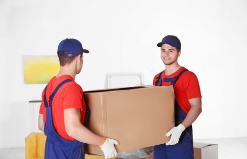 Packing and loading support for a home move in Hammersmith